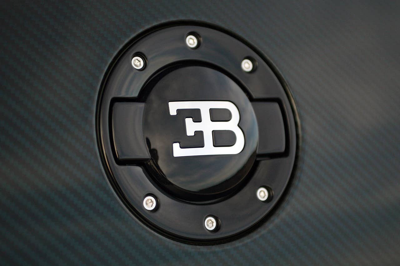 2011 Bugatti Veyron Super Sport fuel door