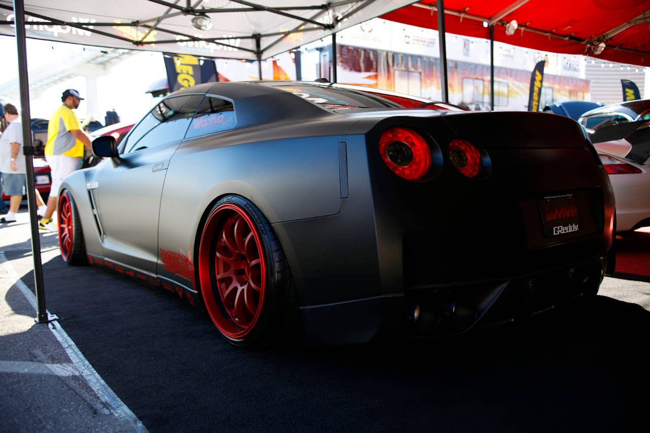 Wraptivo Nissan GT-R rear 3/4