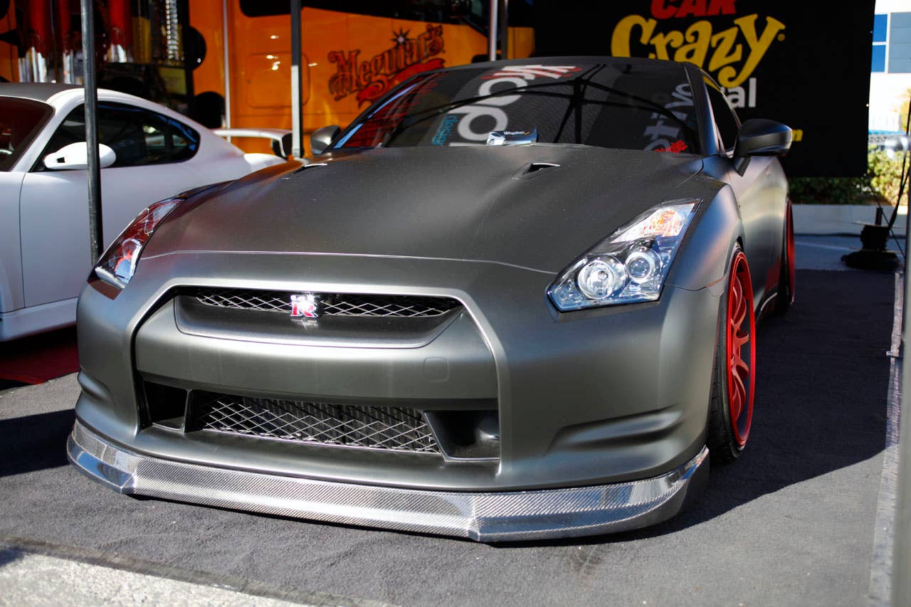 Wraptivo Nissan GT-R front 3/4