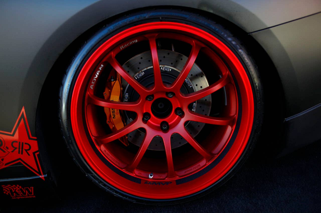 Wraptivo Nissan GT-R wheel