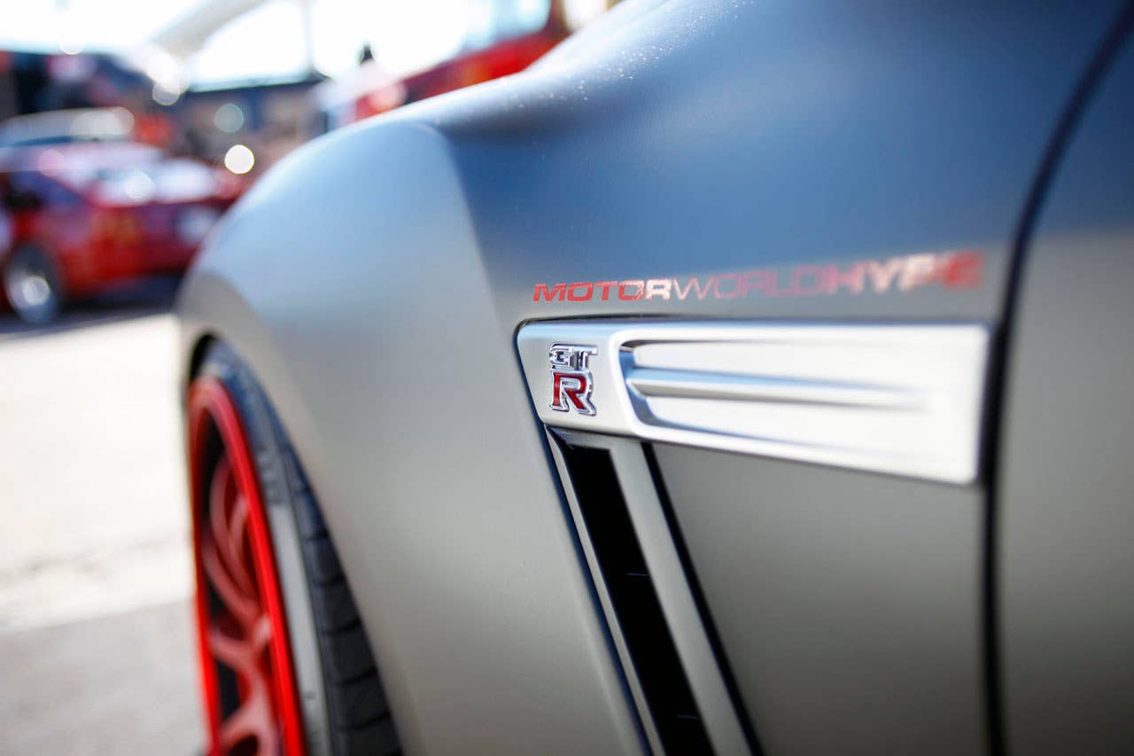 Wraptivo Nissan GT-R emblem