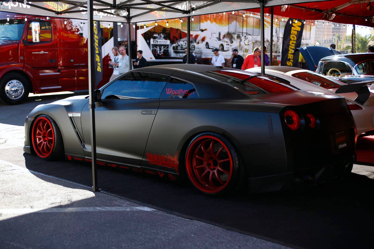 Wraptivo Nissan GT-R side