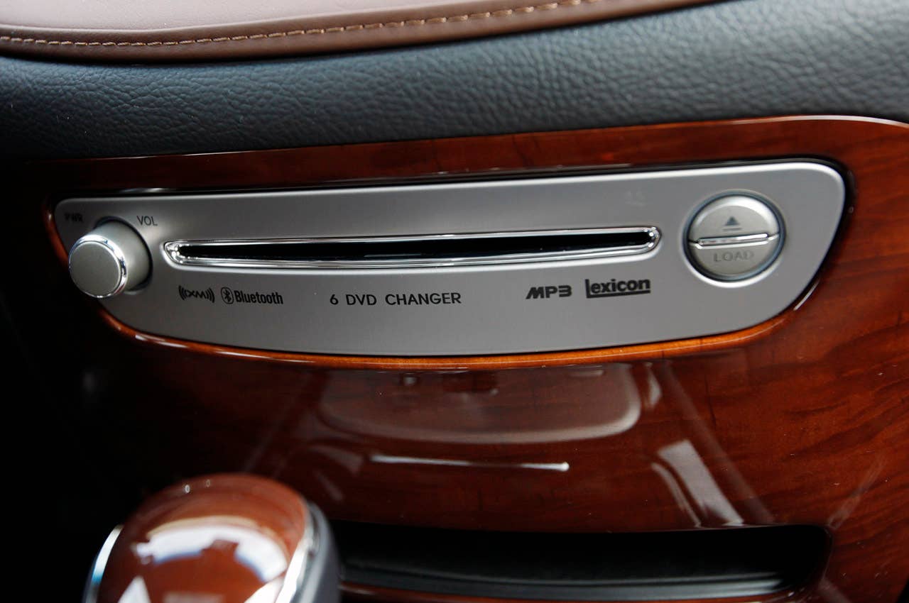 2011 Hyundai Genesis Sedan 6 DVD changer