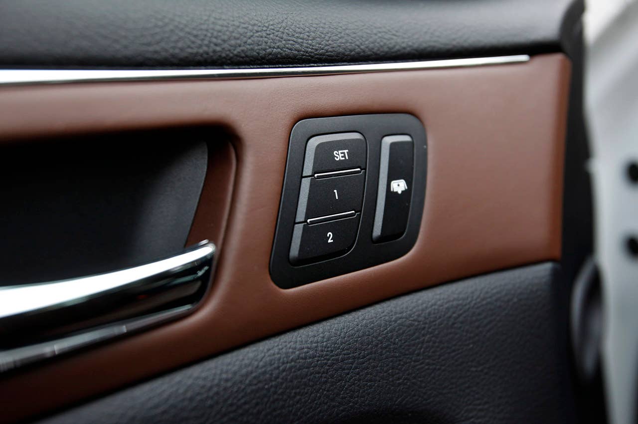 2011 Hyundai Genesis Sedan seat memory controls