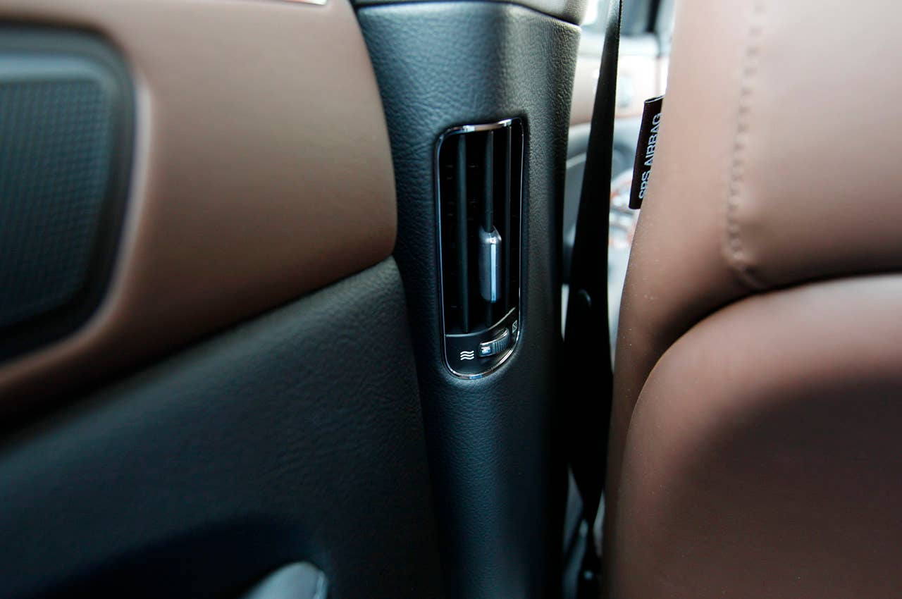2011 Hyundai Genesis Sedan rear seat vents