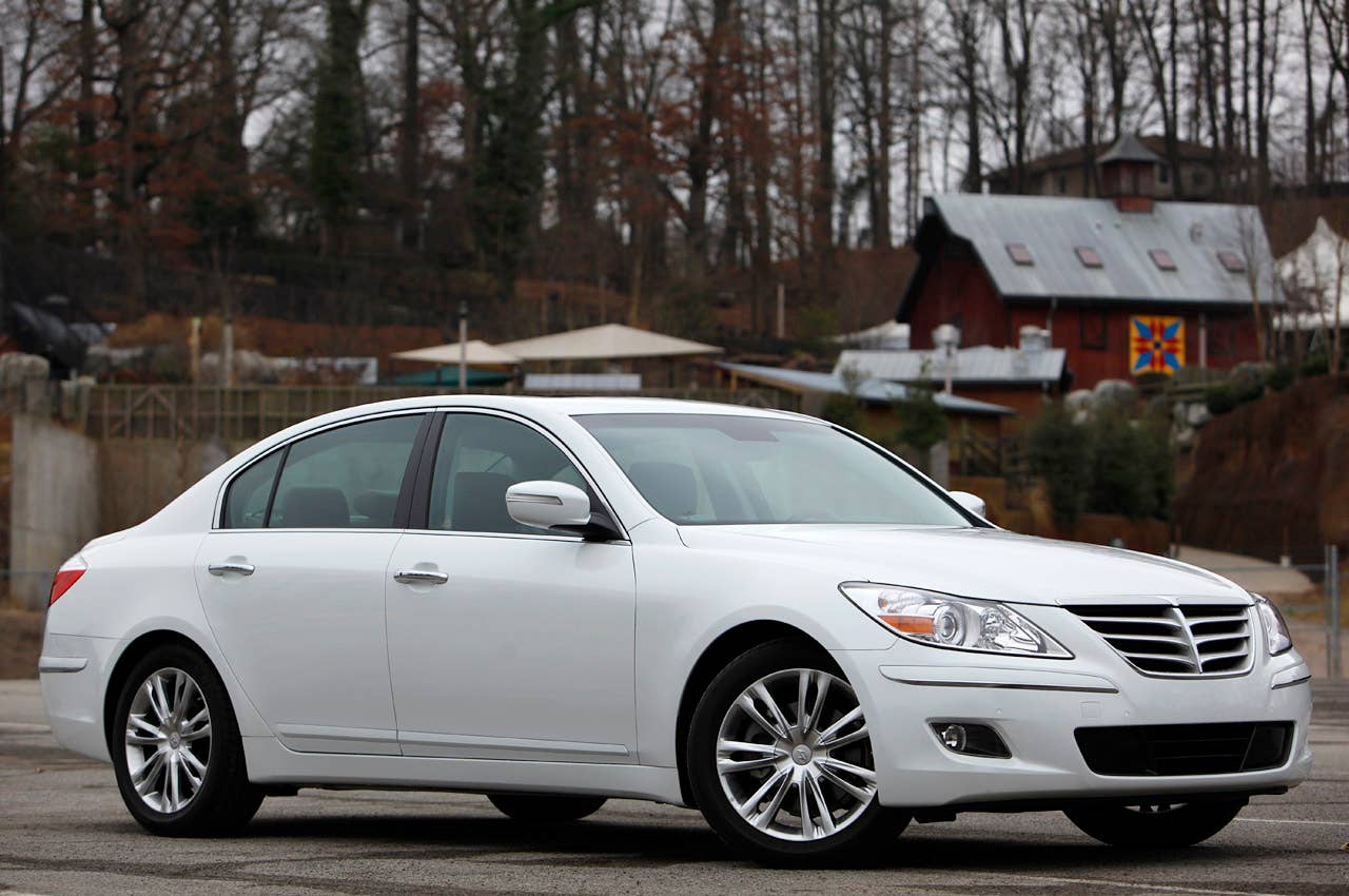 2011 Hyundai Genesis Sedan front 3/4 view