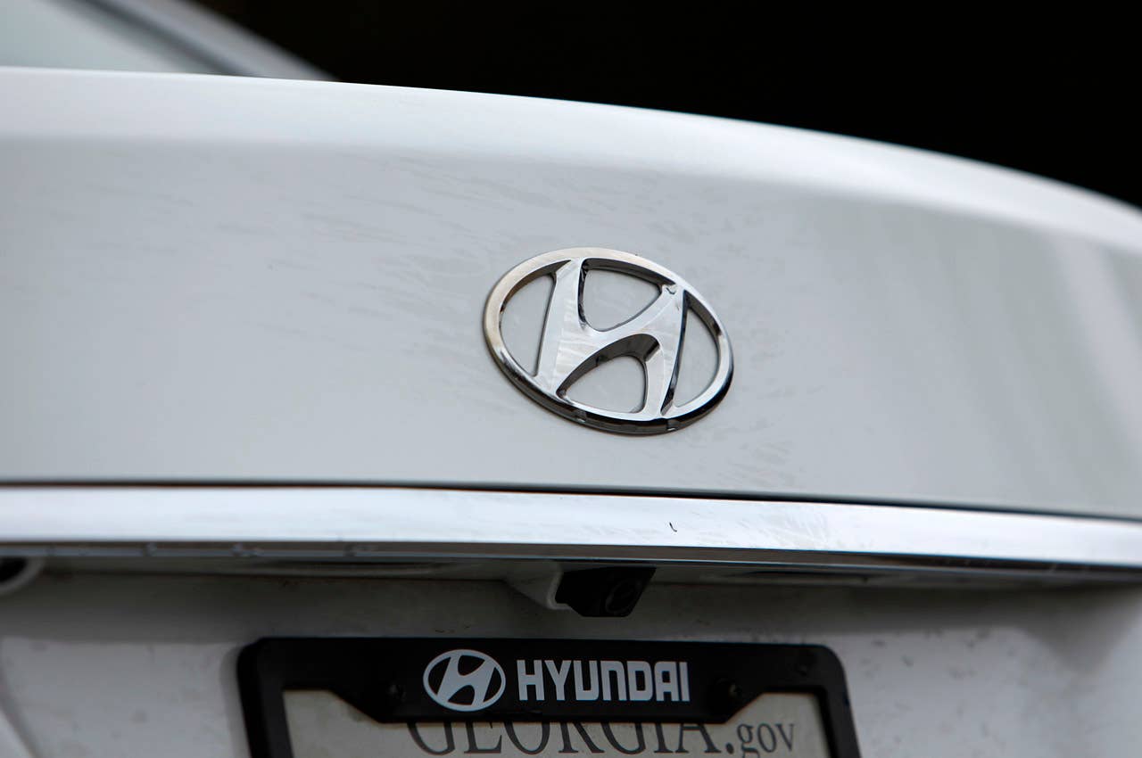 2011 Hyundai Genesis Sedan logo