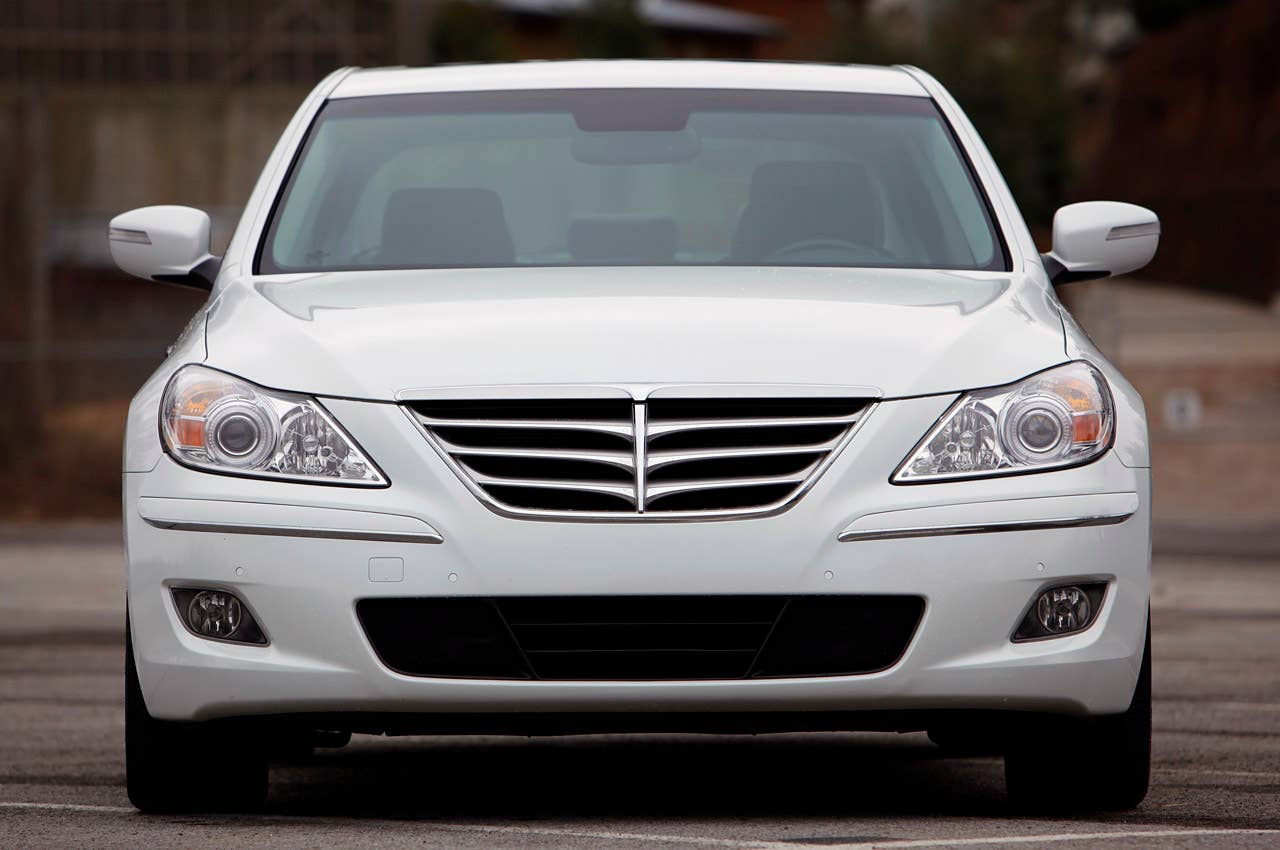 2011 Hyundai Genesis Sedan front view