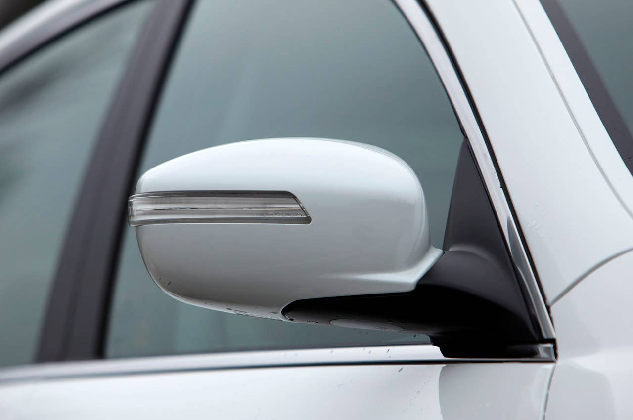 2011 Hyundai Genesis Sedan side mirror