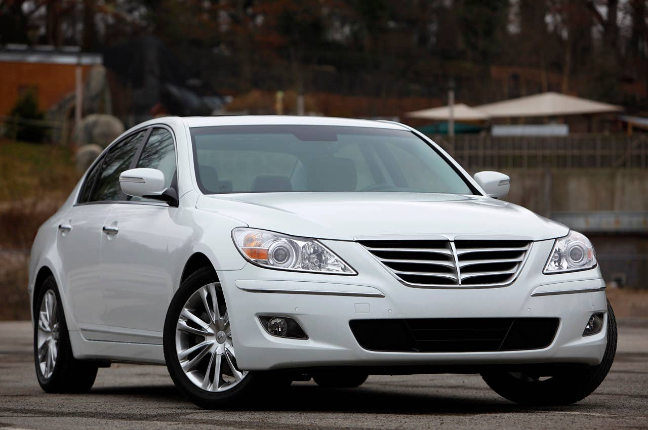 2011 Hyundai Genesis Sedan front 3/4 view