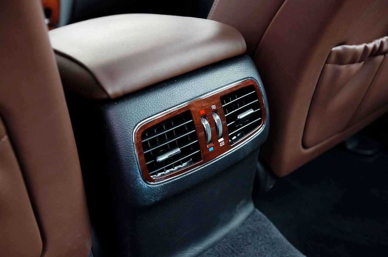 2011 Hyundai Genesis Sedan rear seat vents
