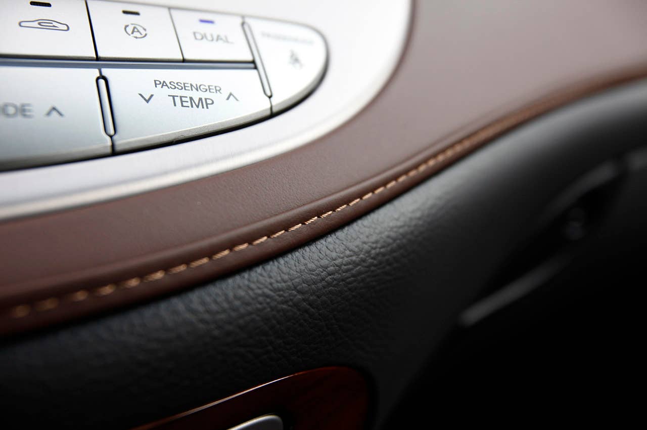 2011 Hyundai Genesis Sedan dash trim