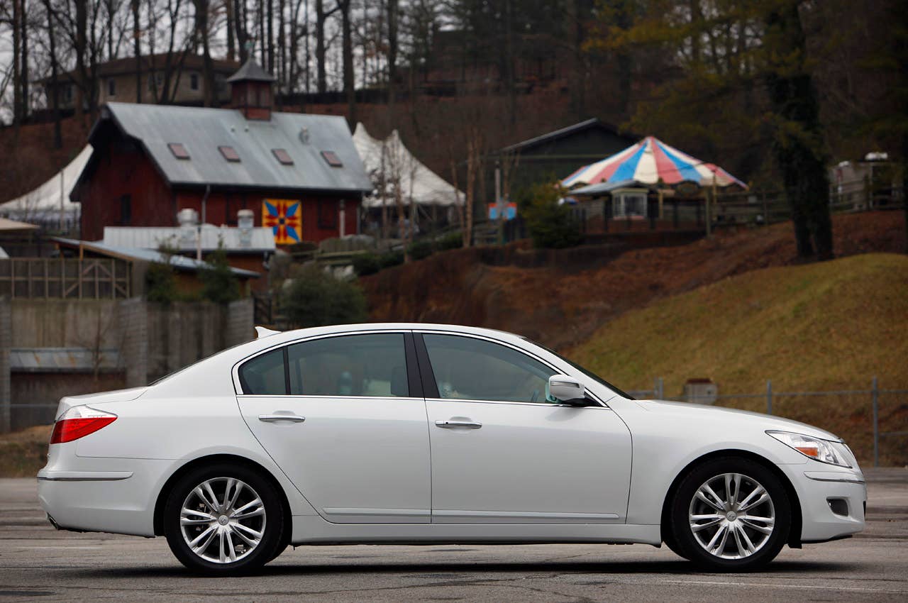 2011 Hyundai Genesis Sedan side view