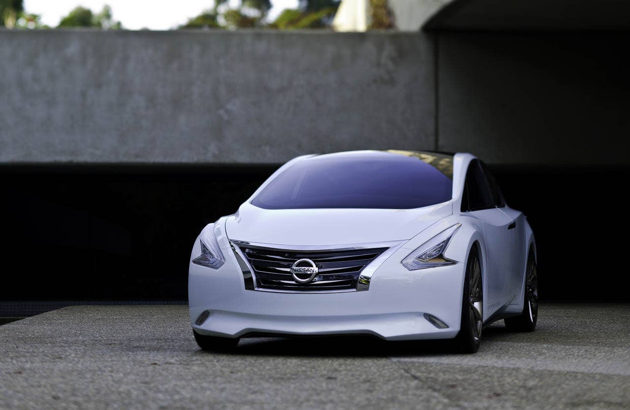 Nissan Ellure Concept Oct 2010