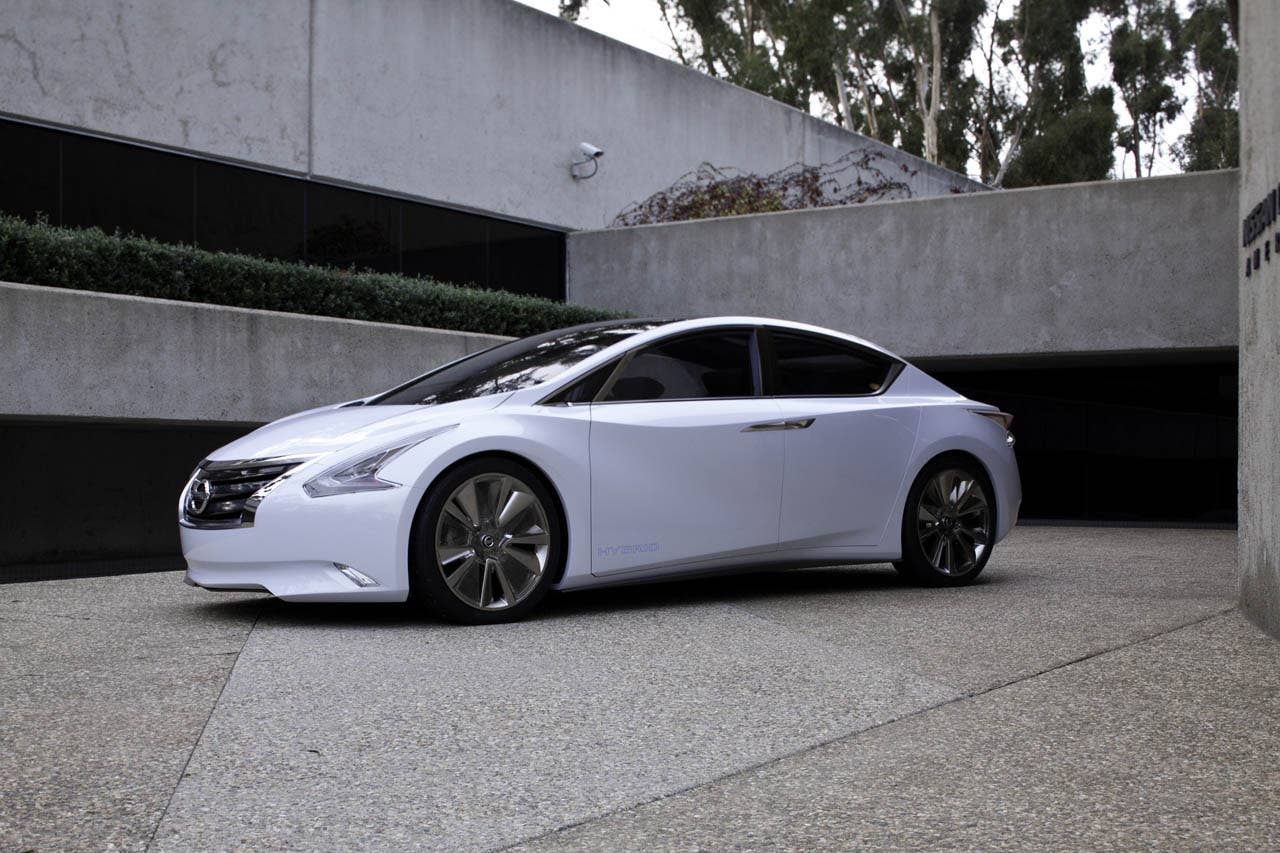 Nissan Ellure Concept Oct 2010
