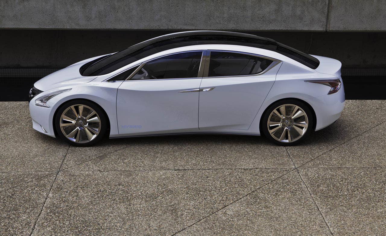 Nissan Ellure Concept Oct 2010