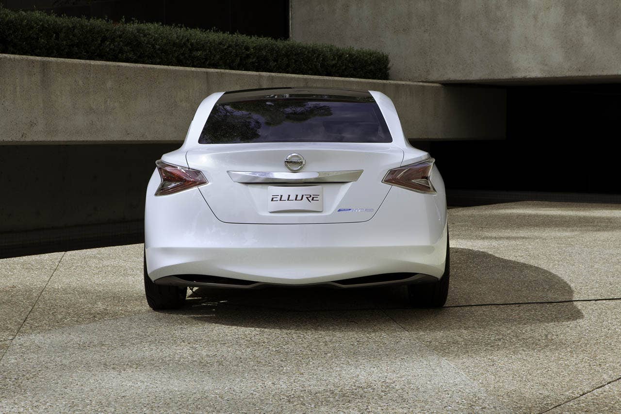 Nissan Ellure Concept Oct 2010
