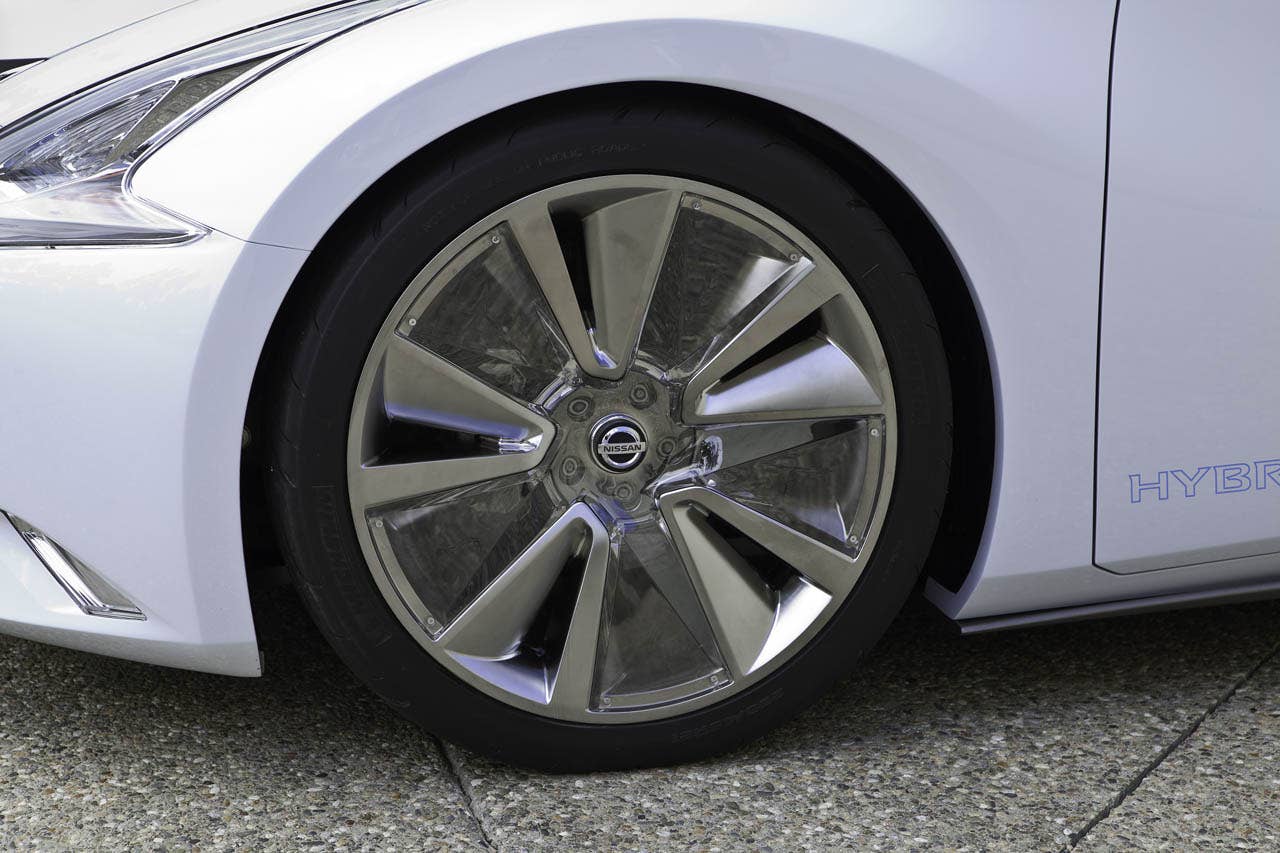 Nissan Ellure Concept Oct 2010