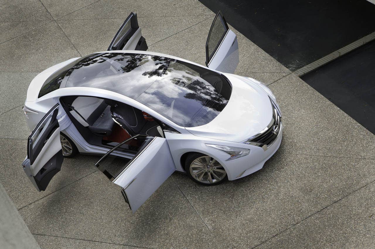 Nissan Ellure Concept Oct 2010