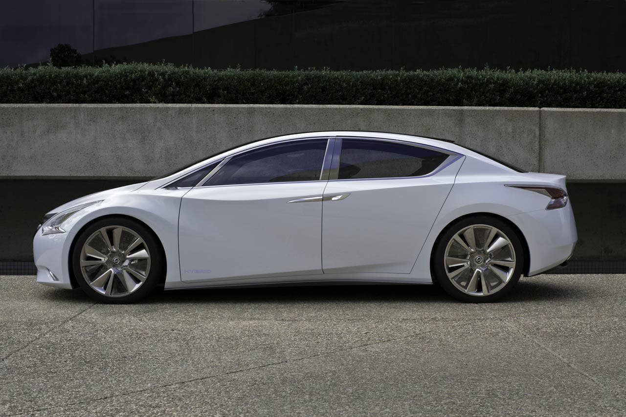 Nissan Ellure Concept Oct 2010