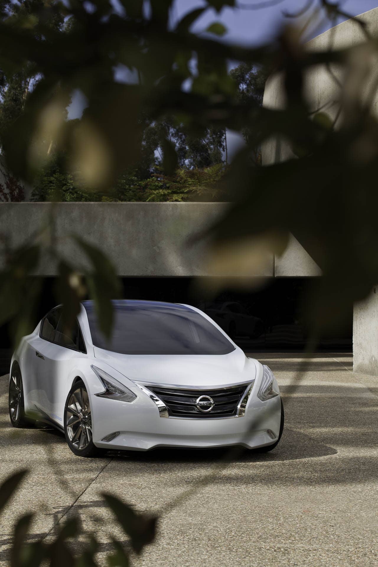 Nissan Ellure Concept Oct 2010