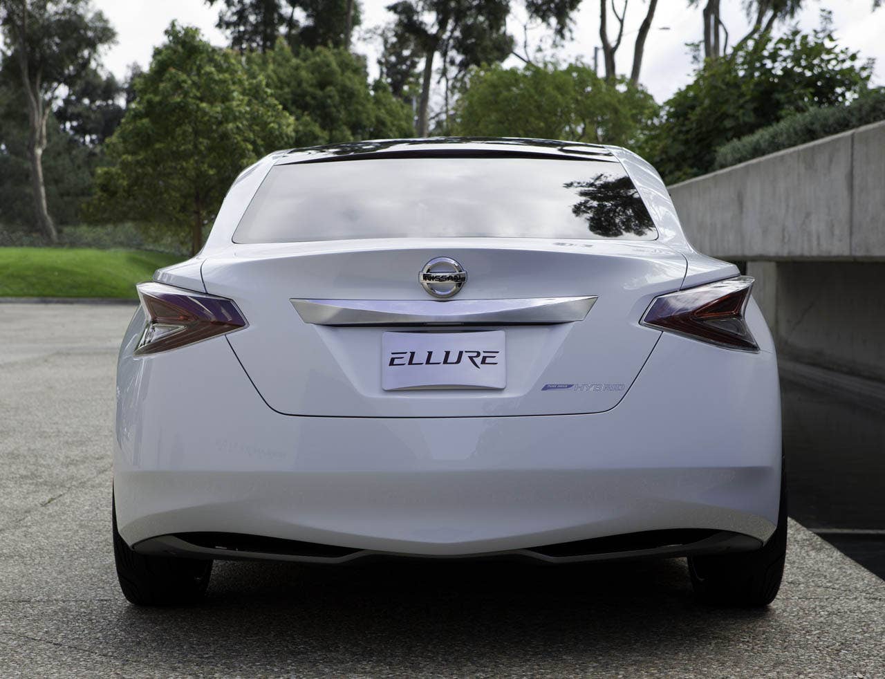 Nissan Ellure Concept Oct 2010