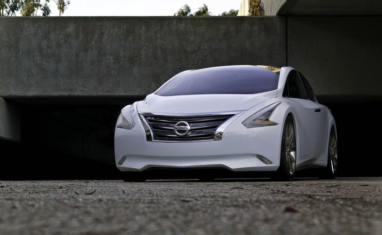 Nissan Ellure Concept Oct 2010