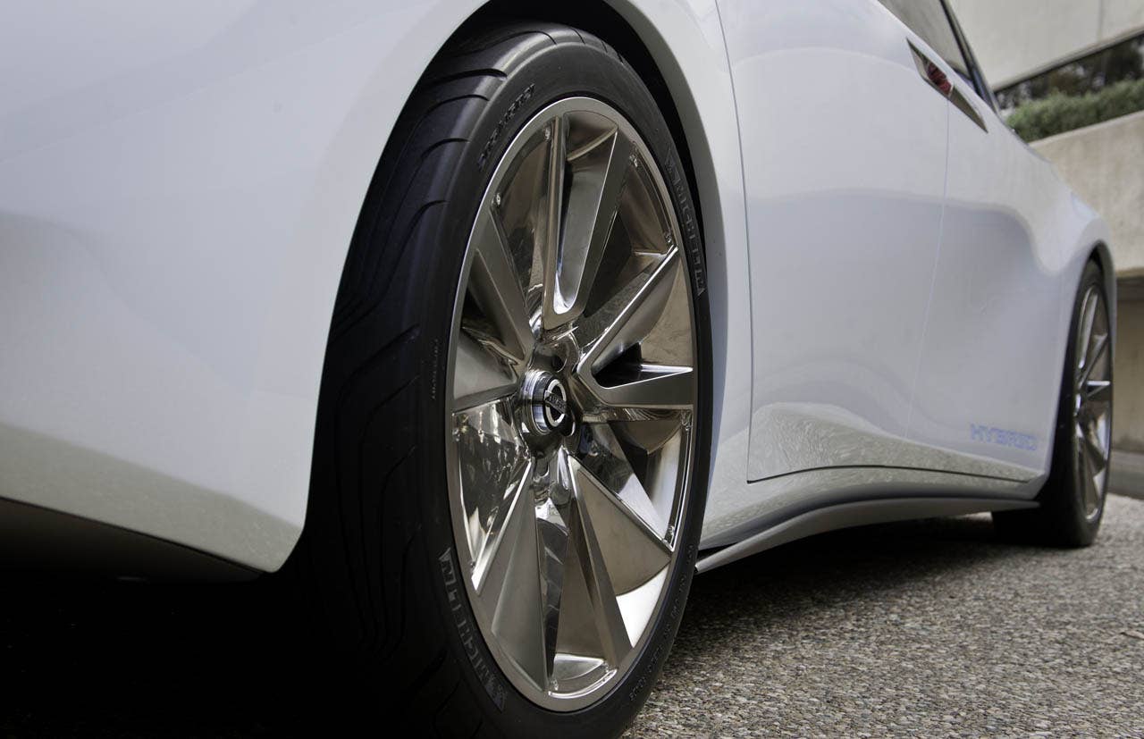 Nissan Ellure Concept Oct 2010