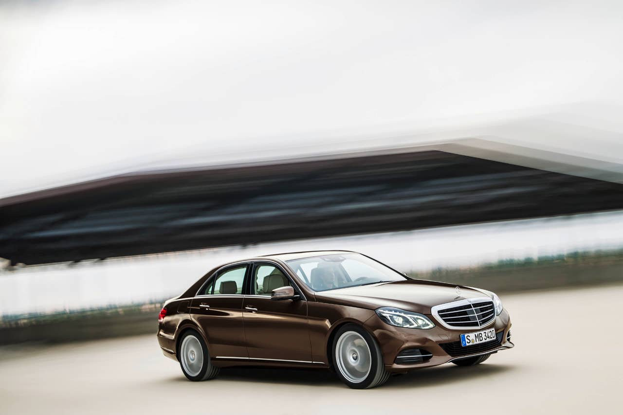 E-Klasse, E 300 BlueTec HYBRID, Limousine Elegance, (W 212), 2012, Lack: Dolomitbraun metallic, Ausstattung: Leder Exclusiv Seidenbeige/Espresso