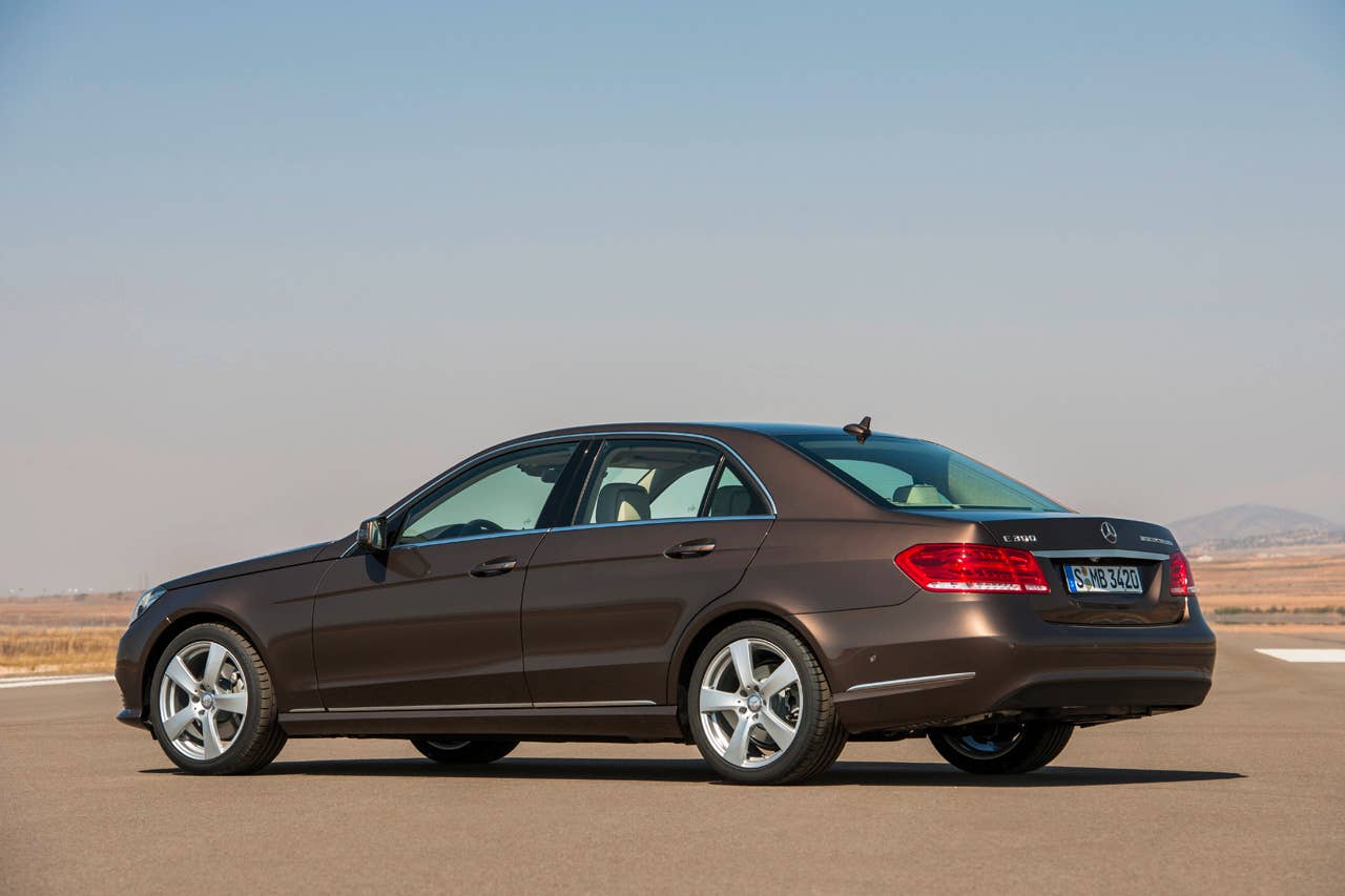 E-Klasse, E 300 BlueTec HYBRID, Limousine Elegance, (W 212), 2012, Lack: Dolomitbraun metallic, Ausstattung: Leder Exclusiv Seidenbeige/Espresso