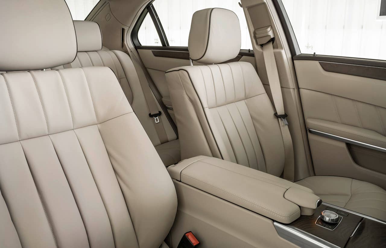 E-Klasse, E 300 BlueTec HYBRID, Limousine Elegance, (W 212), 2012, Lack: Dolomitbraun metallic, Ausstattung: Leder Exclusiv Seidenbeige/Espresso