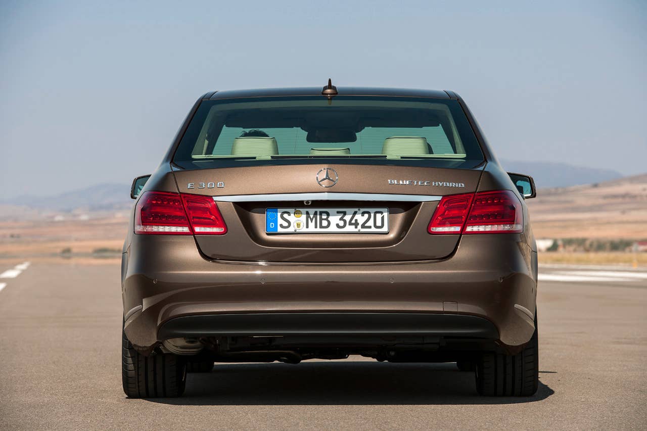 E-Klasse, E 300 BlueTec HYBRID, Limousine Elegance, (W 212), 2012, Lack: Dolomitbraun metallic, Ausstattung: Leder Exclusiv Seidenbeige/Espresso