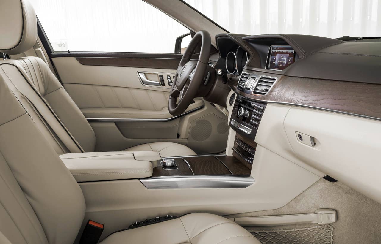 E-Klasse, E 300 BlueTec HYBRID, Limousine Elegance, (W 212), 2012, Lack: Dolomitbraun metallic, Ausstattung: Leder Exclusiv Seidenbeige/Espresso