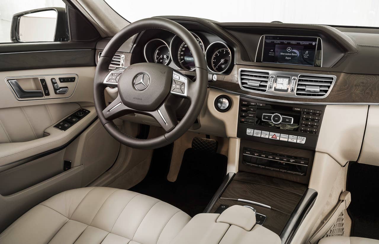 E-Klasse, E 300 BlueTec HYBRID, Limousine Elegance, (W 212), 2012, Lack: Dolomitbraun metallic, Ausstattung: Leder Exclusiv Seidenbeige/Espresso