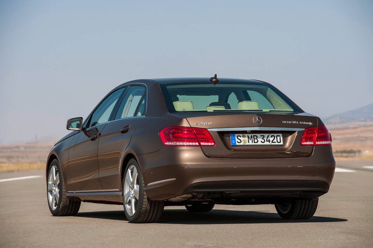 E-Klasse, E 300 BlueTec HYBRID, Limousine Elegance, (W 212), 2012, Lack: Dolomitbraun metallic, Ausstattung: Leder Exclusiv Seidenbeige/Espresso