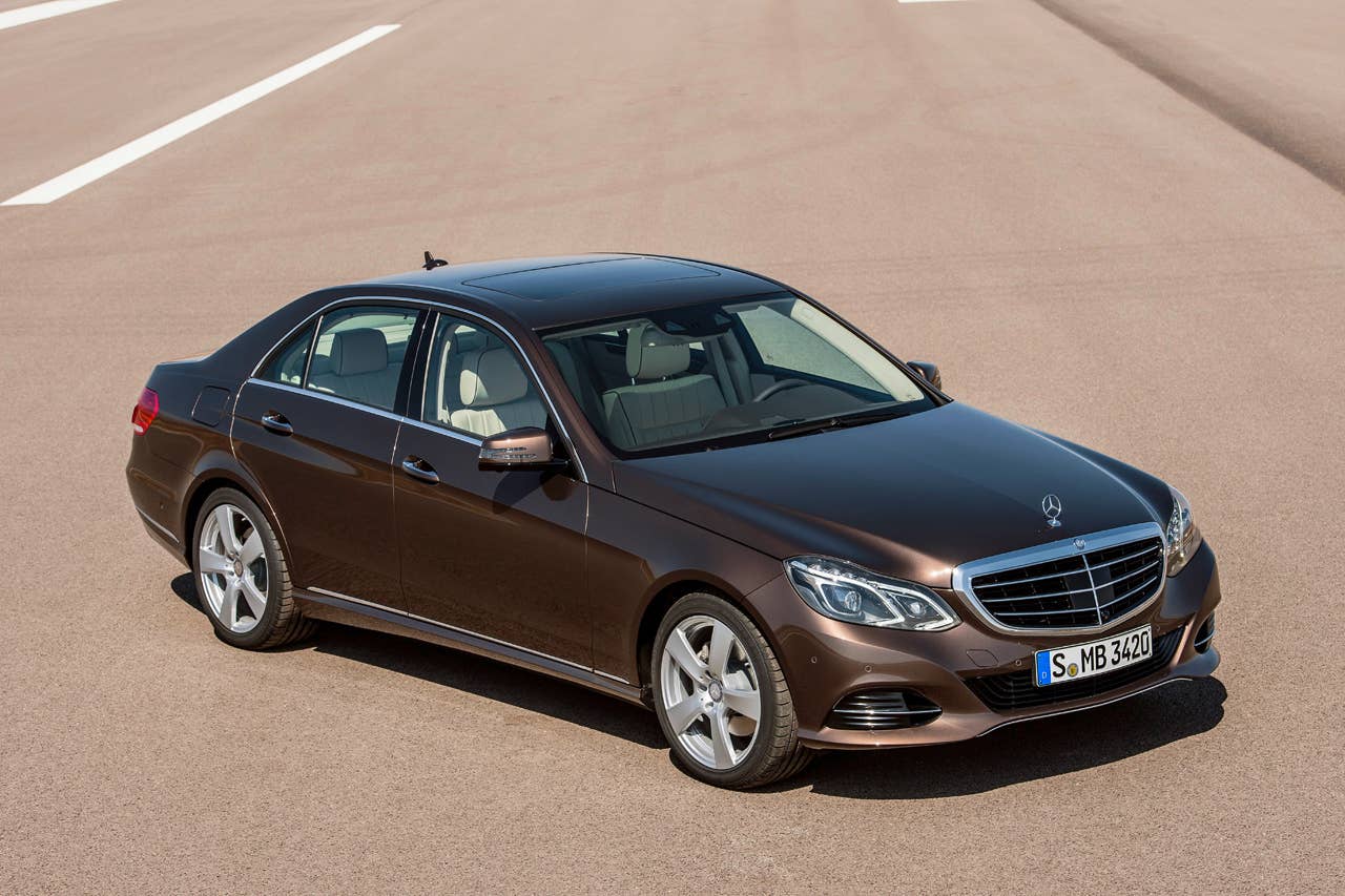 E-Klasse, E 300 BlueTec HYBRID, Limousine Elegance, (W 212), 2012, Lack: Dolomitbraun metallic, Ausstattung: Leder Exclusiv Seidenbeige/Espresso