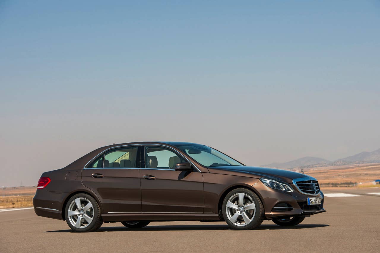 E-Klasse, E 300 BlueTec HYBRID, Limousine Elegance, (W 212), 2012, Lack: Dolomitbraun metallic, Ausstattung: Leder Exclusiv Seidenbeige/Espresso