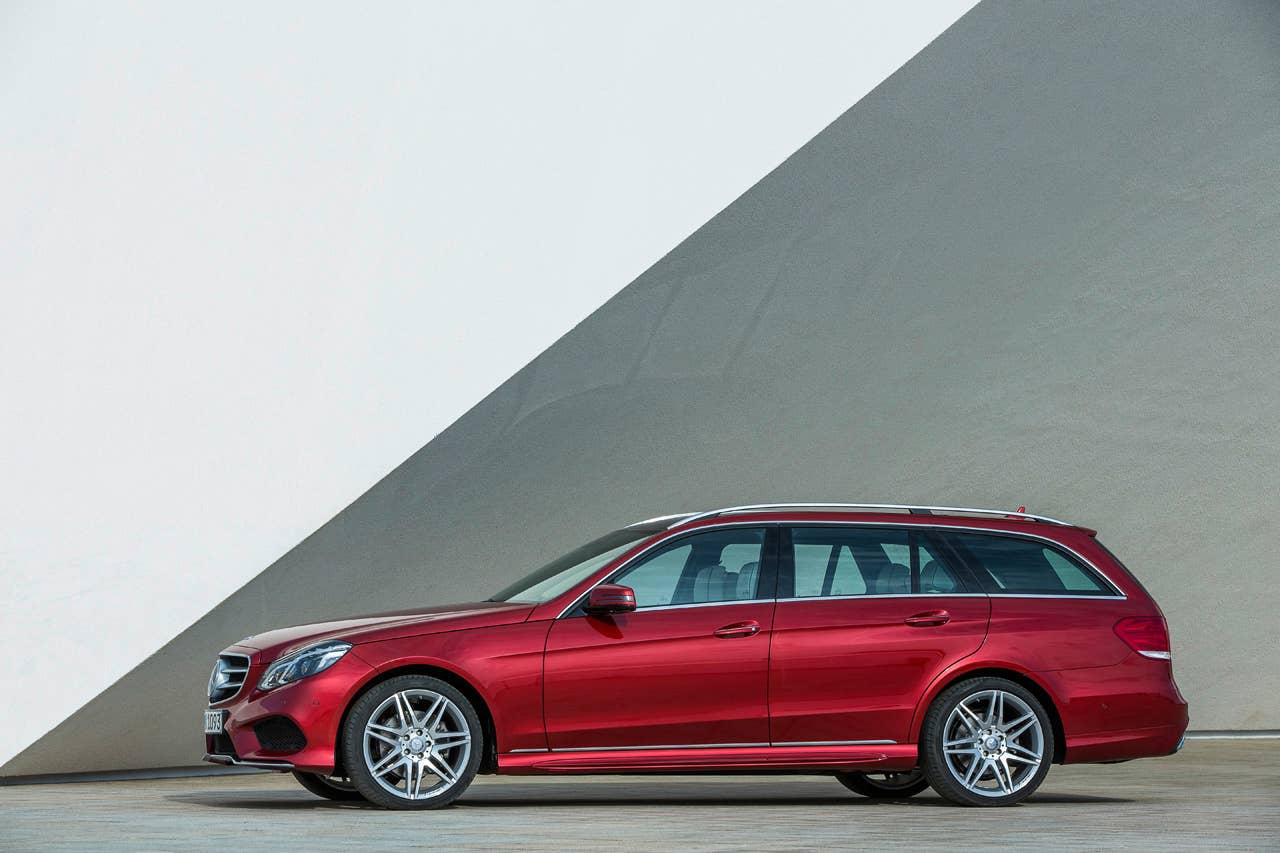 E-Klasse, E 250 T-Modell, Avantgarde mit AMG Sportpaket, (S 212), 2012, Lack: Hyazinthrot metallic, Ausstattung: Naturbeige/Schwarz Leder Exclusiv