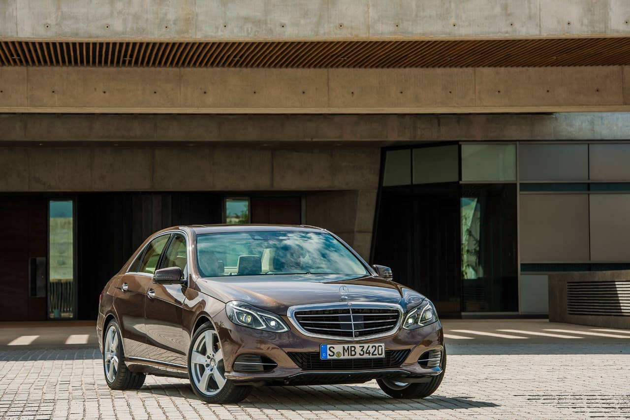 E-Klasse, E 300 BlueTec HYBRID, Limousine Elegance, (W 212), 2012, Lack: Dolomitbraun metallic, Ausstattung: Leder Exclusiv Seidenbeige/Espresso