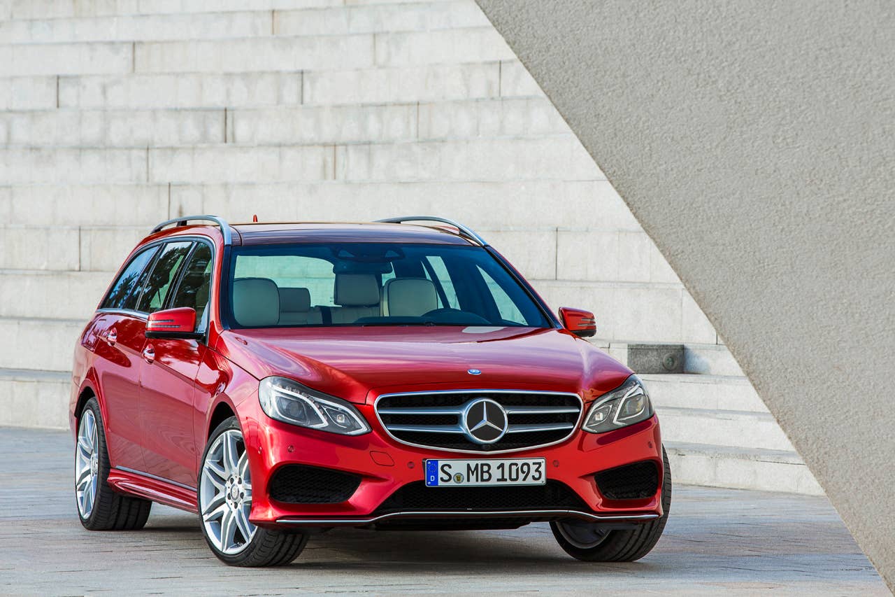 E-Klasse, E 250 T-Modell, Avantgarde mit AMG Sportpaket, (S 212), 2012, Lack: Hyazinthrot metallic, Ausstattung: Naturbeige/Schwarz Leder Exclusiv