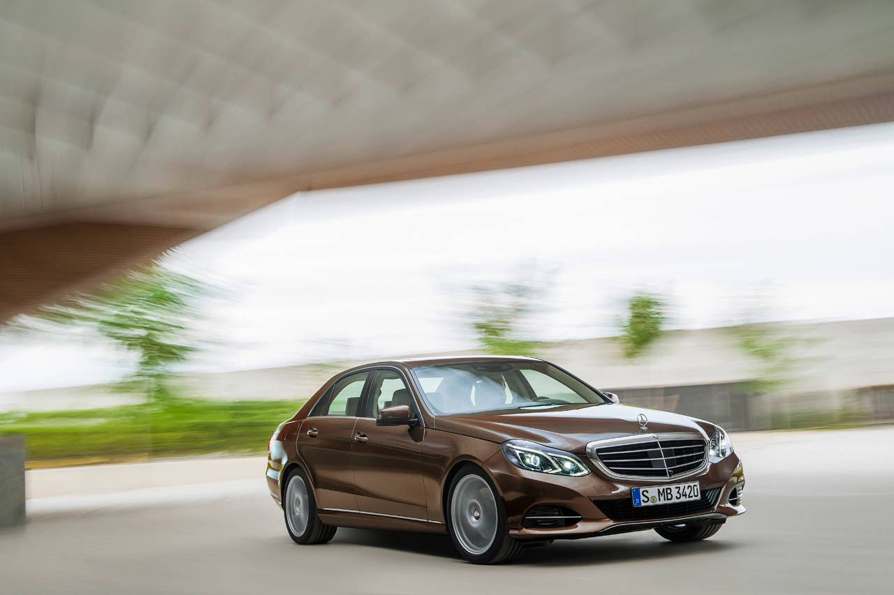 E-Klasse, E 300 BlueTec HYBRID, Limousine Elegance, (W 212), 2012, Lack: Dolomitbraun metallic, Ausstattung: Leder Exclusiv Seidenbeige/Espresso