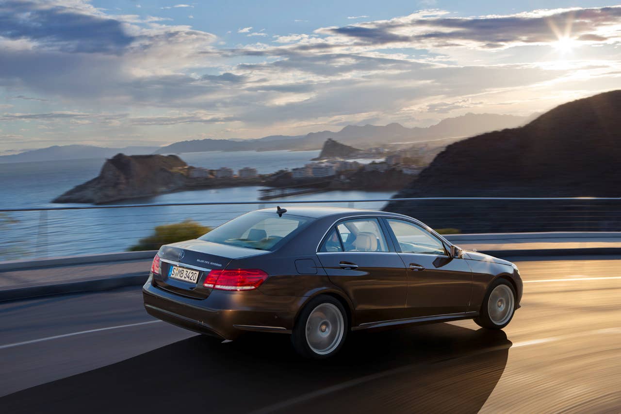 E-Klasse, E 300 BlueTec HYBRID, Limousine Elegance, (W 212), 2012, Lack: Dolomitbraun metallic, Ausstattung: Leder Exclusiv Seidenbeige/Espresso