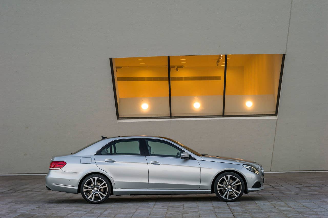 E-Klasse, E 350 4MATIC, Limousine Avantgarde, (W 212), 2012, Lack: Iridiumsilber metallic, Ausstattung: Leder Exclusiv Kristallgrau
