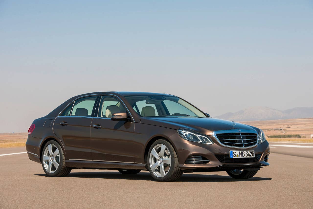 E-Klasse, E 300 BlueTec HYBRID, Limousine Elegance, (W 212), 2012, Lack: Dolomitbraun metallic, Ausstattung: Leder Exclusiv Seidenbeige/Espresso