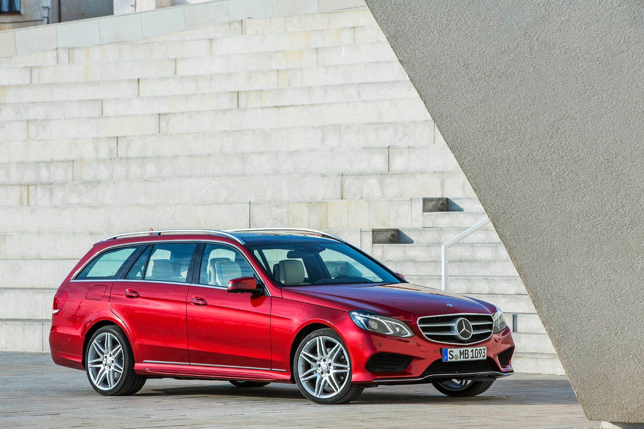 E-Klasse, E 250 T-Modell, Avantgarde mit AMG Sportpaket, (S 212), 2012, Lack: Hyazinthrot metallic, Ausstattung: Naturbeige/Schwarz Leder Exclusiv