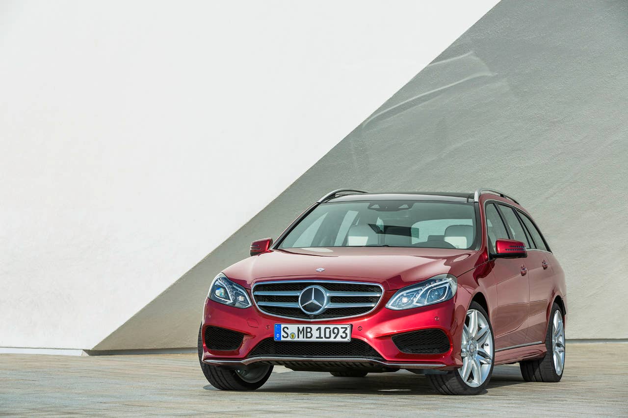 E-Klasse, E 250 T-Modell, Avantgarde mit AMG Sportpaket, (S 212), 2012, Lack: Hyazinthrot metallic, Ausstattung: Naturbeige/Schwarz Leder Exclusiv