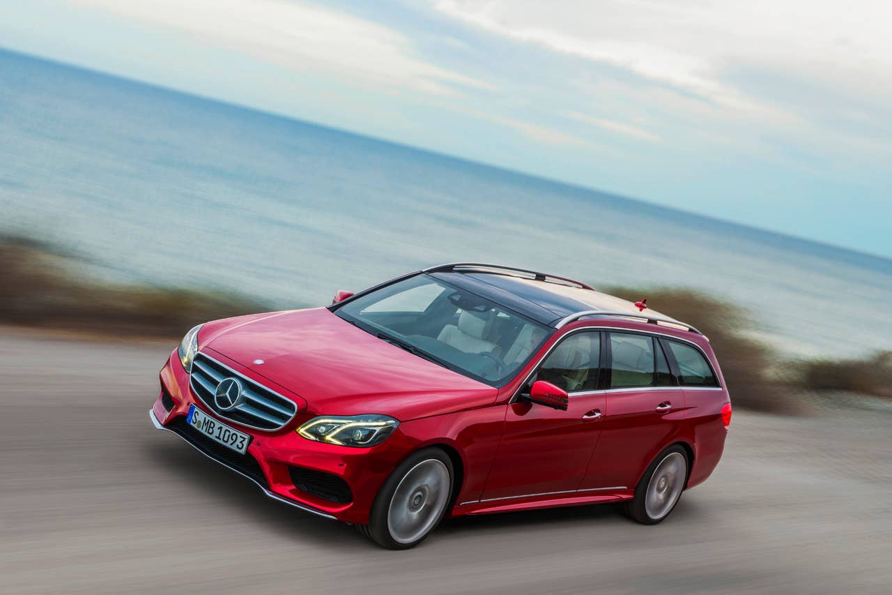 E-Klasse, E 250 T-Modell, Avantgarde mit AMG Sportpaket, (S 212), 2012, Lack: Hyazinthrot metallic, Ausstattung: Naturbeige/Schwarz Leder Exclusiv