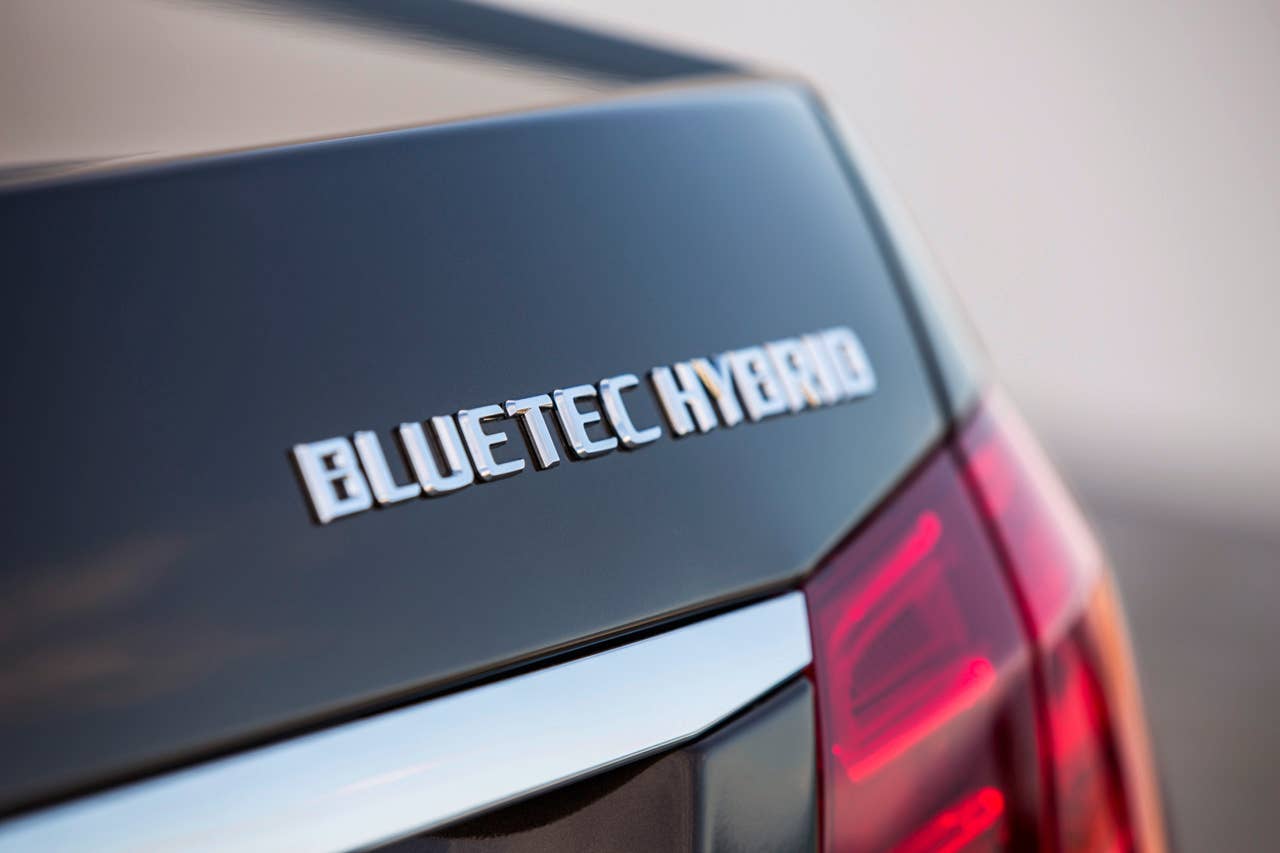 E-Klasse, E 300 BlueTec HYBRID, Limousine Elegance, (W 212), 2012, Lack: Dolomitbraun metallic, Ausstattung: Leder Exclusiv Seidenbeige/Espresso
