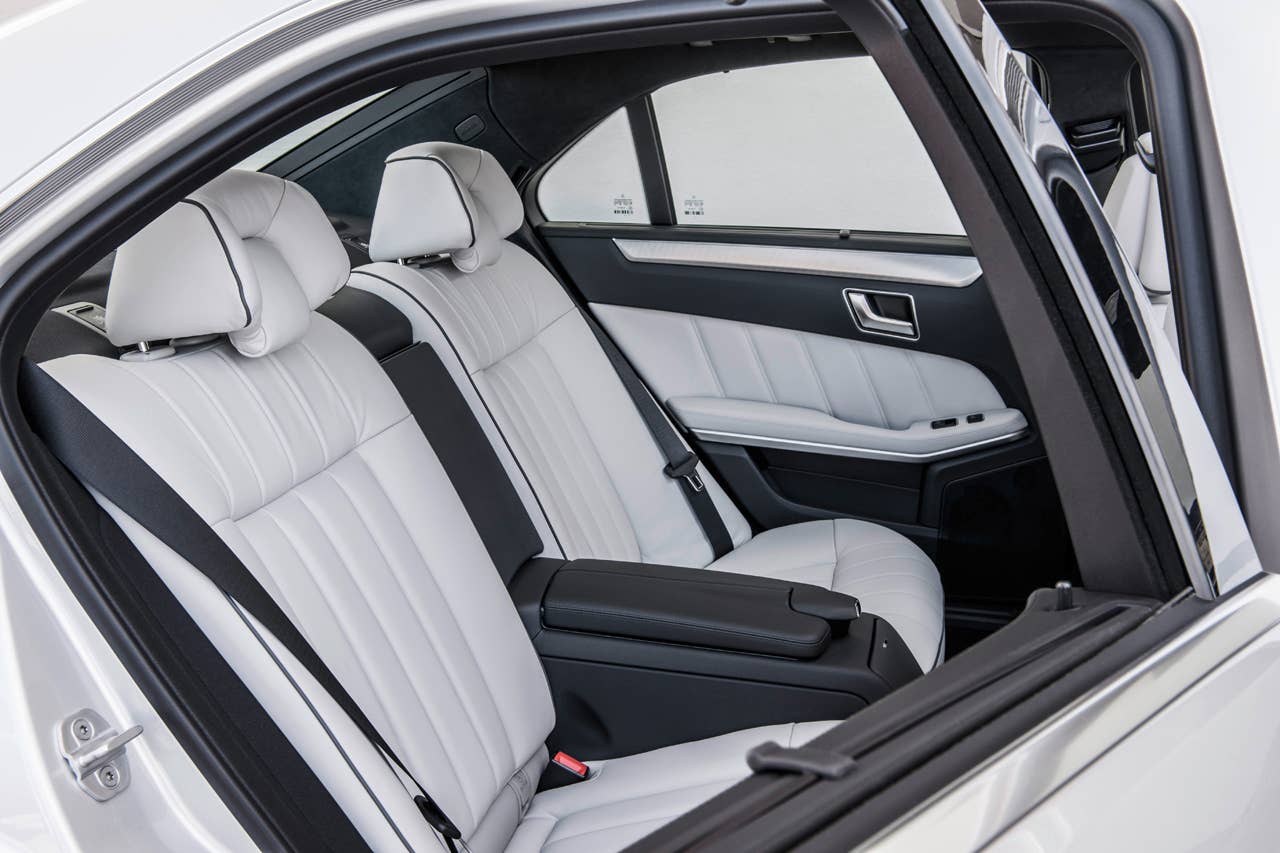 E-Klasse, E 350 4MATIC, Limousine Avantgarde, (W 212), 2012, Lack: Iridiumsilber metallic, Ausstattung: Leder Exclusiv Kristallgrau