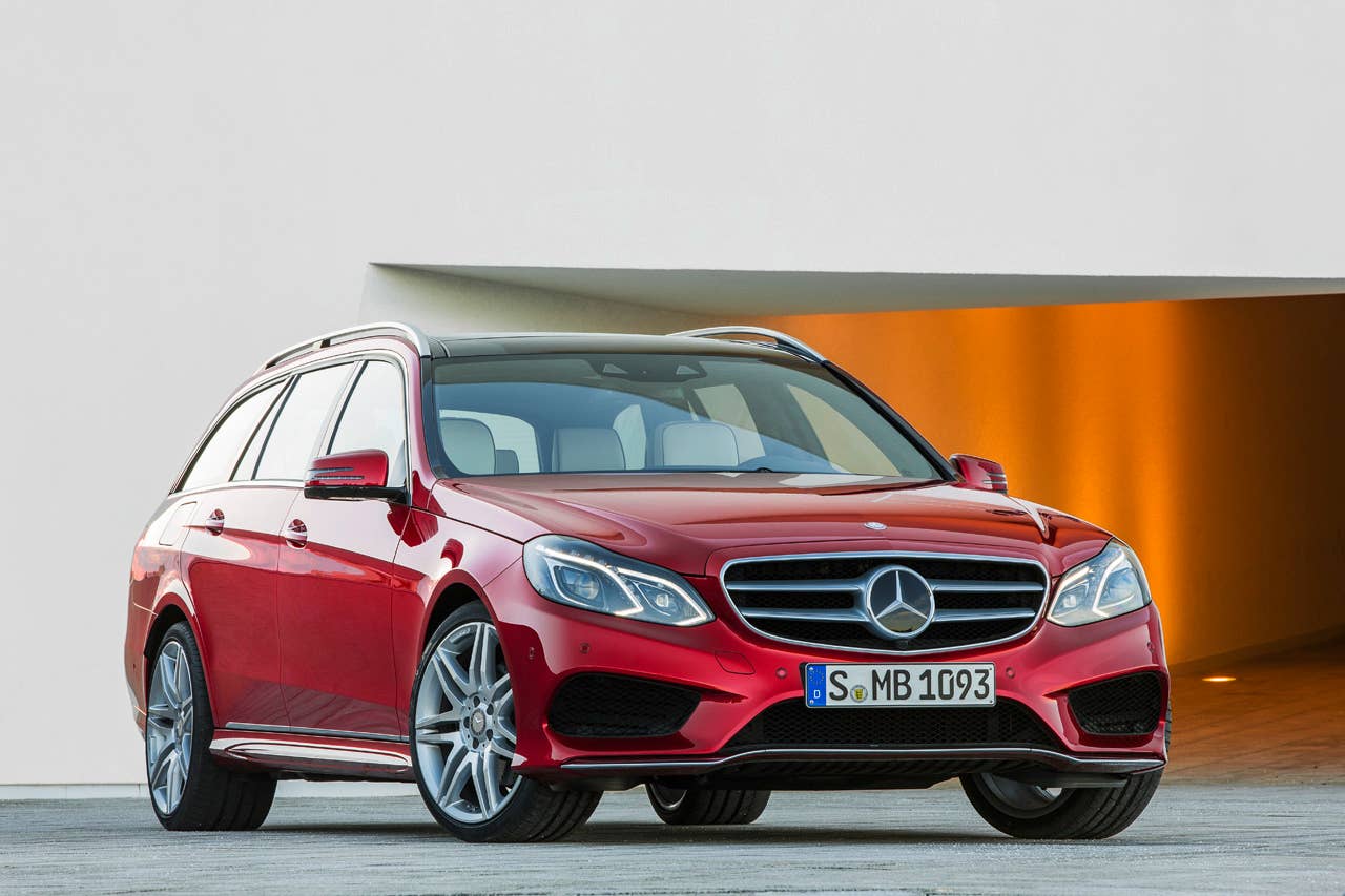 E-Klasse, E 250 T-Modell, Avantgarde mit AMG Sportpaket, (S 212), 2012, Lack: Hyazinthrot metallic, Ausstattung: Naturbeige/Schwarz Leder Exclusiv